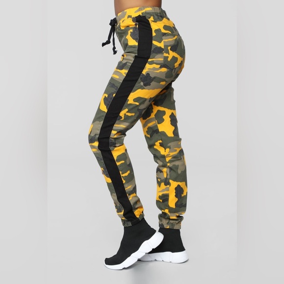 Fashion Nova Pants - Fashion Nova Cadet Kasey Cargo Joggers - Yellow Black Medium